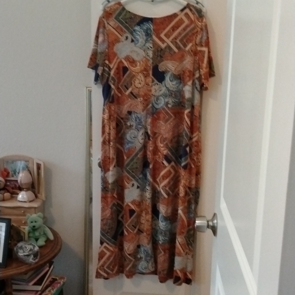 Stunning Plus Size 1X Paisley Print Maxi Dress - Picture 5 of 13